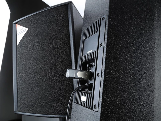 Xvive - U3D PA WL Stereo System 2,4GHz XLR WL 2xTX/RX >30m >5t batteri 